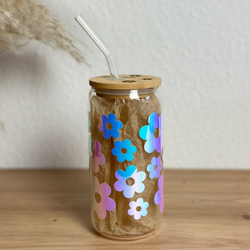 Glasbecher_Daisy_holo_opal_white_mit_Strohhalm_gebogen