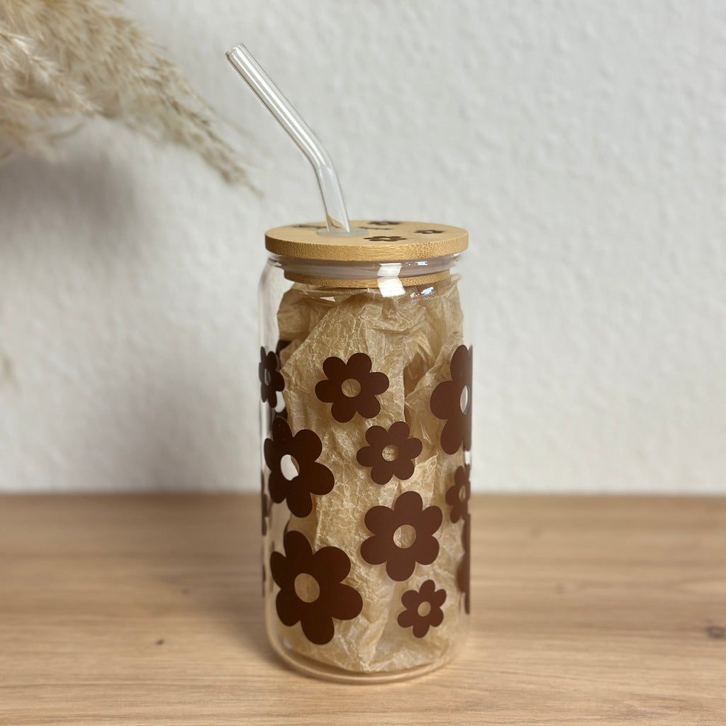 Glasbecher Daisyblüten Nougatbraun mit gebogenem Strohhalm und Bambusdeckel, ideal für Matcha oder Kaffee