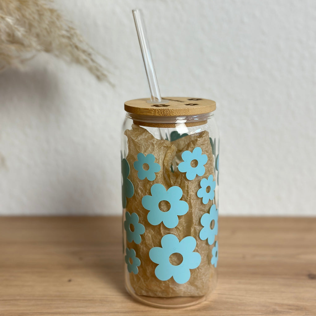 Glasbecher_Daisy_pastell_powderblue_mit_Strohhalm_gerade