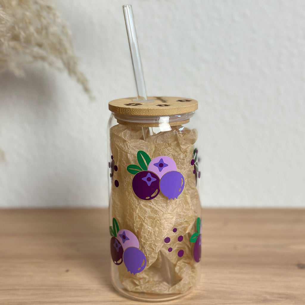 Glasbecher_Früchte_Blaubeeren_mit_Strohhalm_gerade