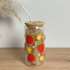 Glasbecher_Früchte_Erdbeeren_Blumen_mit_Strohhalm_gebogen