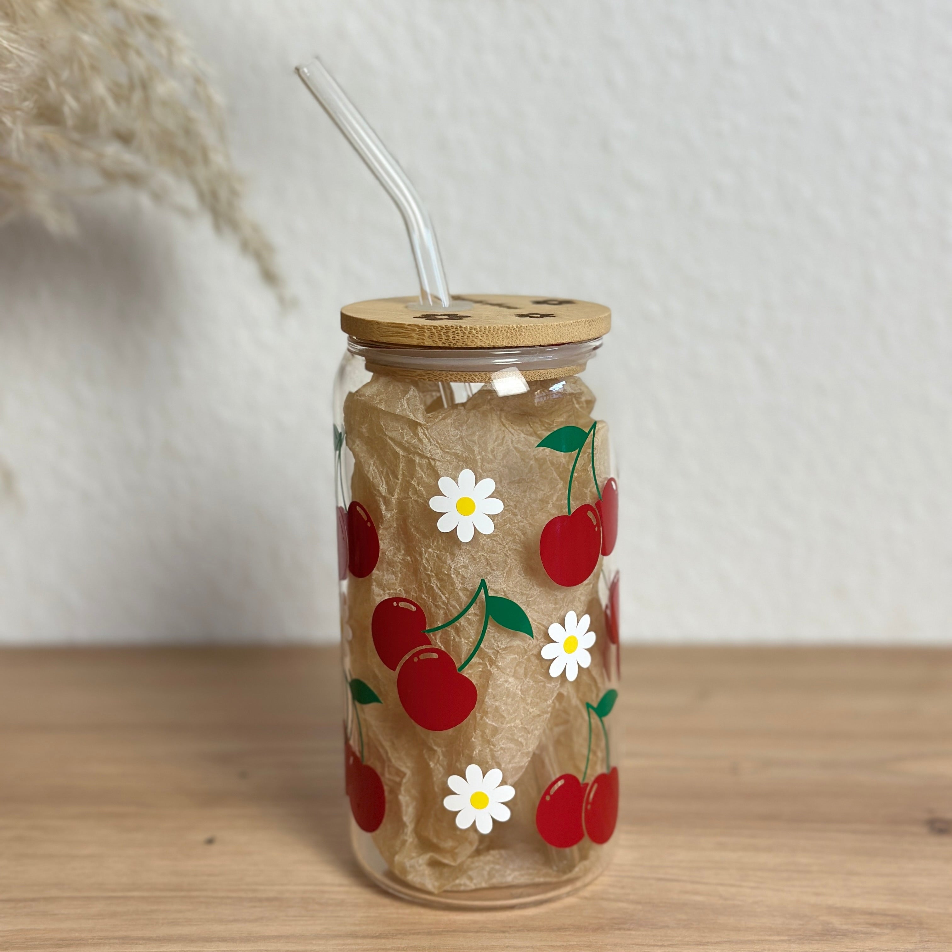 Glasbecher_Früchte_Kirschen_Blumen_mit_Strohhalm_gebogen