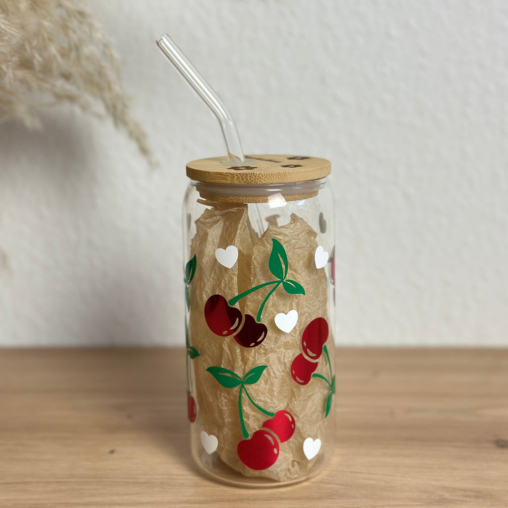 Glasbecher_Früchte_Kirschen_Herz_mit_Strohhalm_gebogen