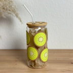 Glasbecher_Früchte_Kiwi_mit_Strohhalm_gebogen