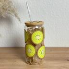 Glasbecher_Früchte_Kiwi_mit_Strohhalm_gerade