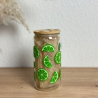 Glasbecher_Früchte_Limettenscheiben_ohne_Strohhalm