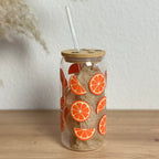 Glasbecher_Früchte_Orangenscheiben_mit_Strohhalm_gerade