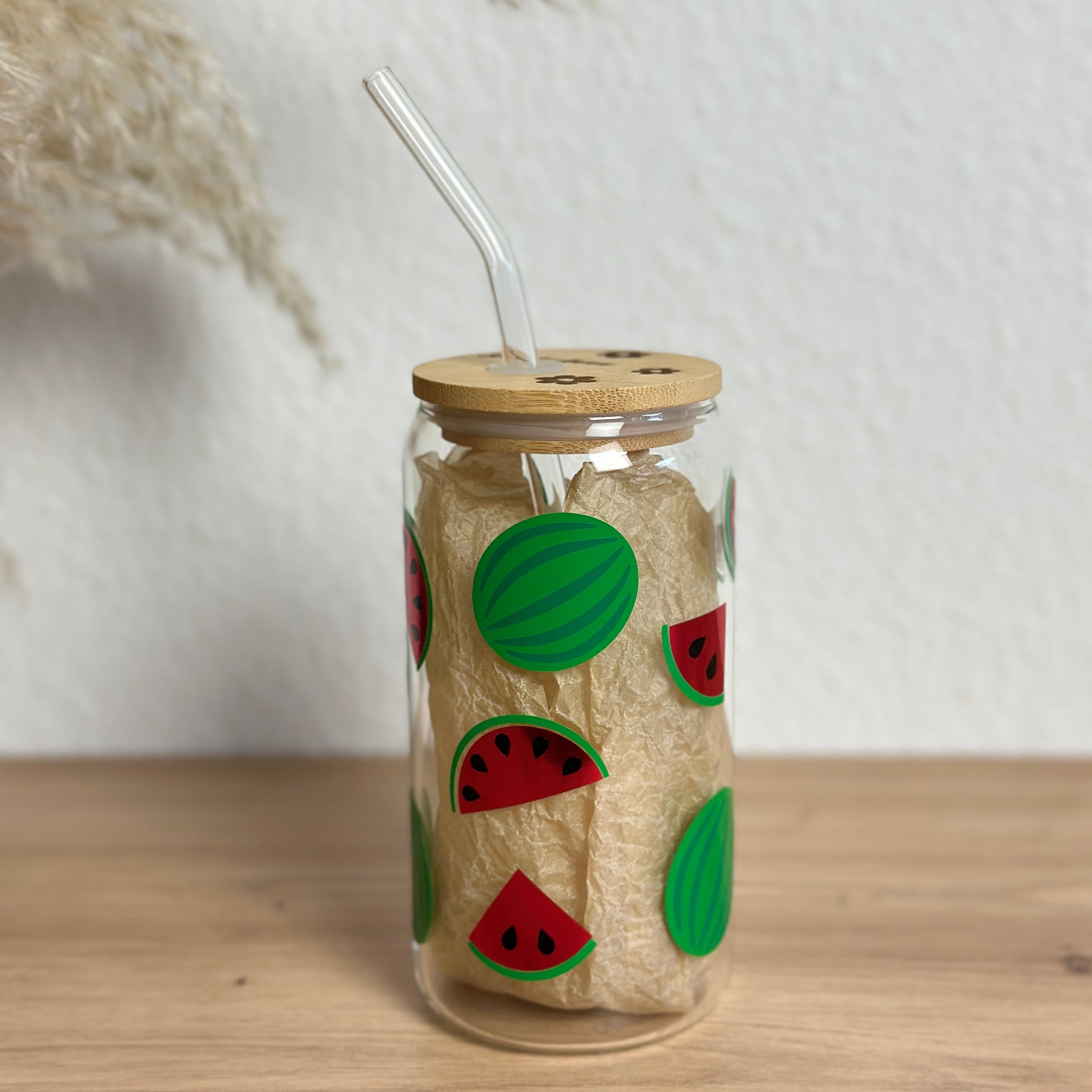Glasbecher_Früchte_Wassermelone_mit_Strohhalm_gebogen