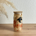 Glasbecher mit Halloween-Design in Schwarz und Orange, ohne Strohhalm, mit Bambusdeckel, 500 ml Eiskaffee-Glas von Momentwerk Studio