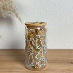 Glasbecher mit Osterhasen-Design in Pastelltönen und Bambusdeckel, 500 ml Kaffeeglas mit Glasstrohhalm von Momentwerk Studio