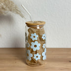 Glasbecher_daisy_pastellblau_mit_Strohhalm_gebogen
