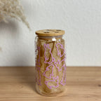 Glasbecher mit Osterhasen-Design in Pastelllila und Bambusdeckel, 500 ml Kaffeeglas mit Glasstrohhalm von Momentwerk Studio