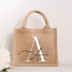 Personalisierte Jutetasche mit Monogramm A und Namen Anna in weißer Schrift, Naturjute mit Henkeln, Markttasche von Momentwerk Studio