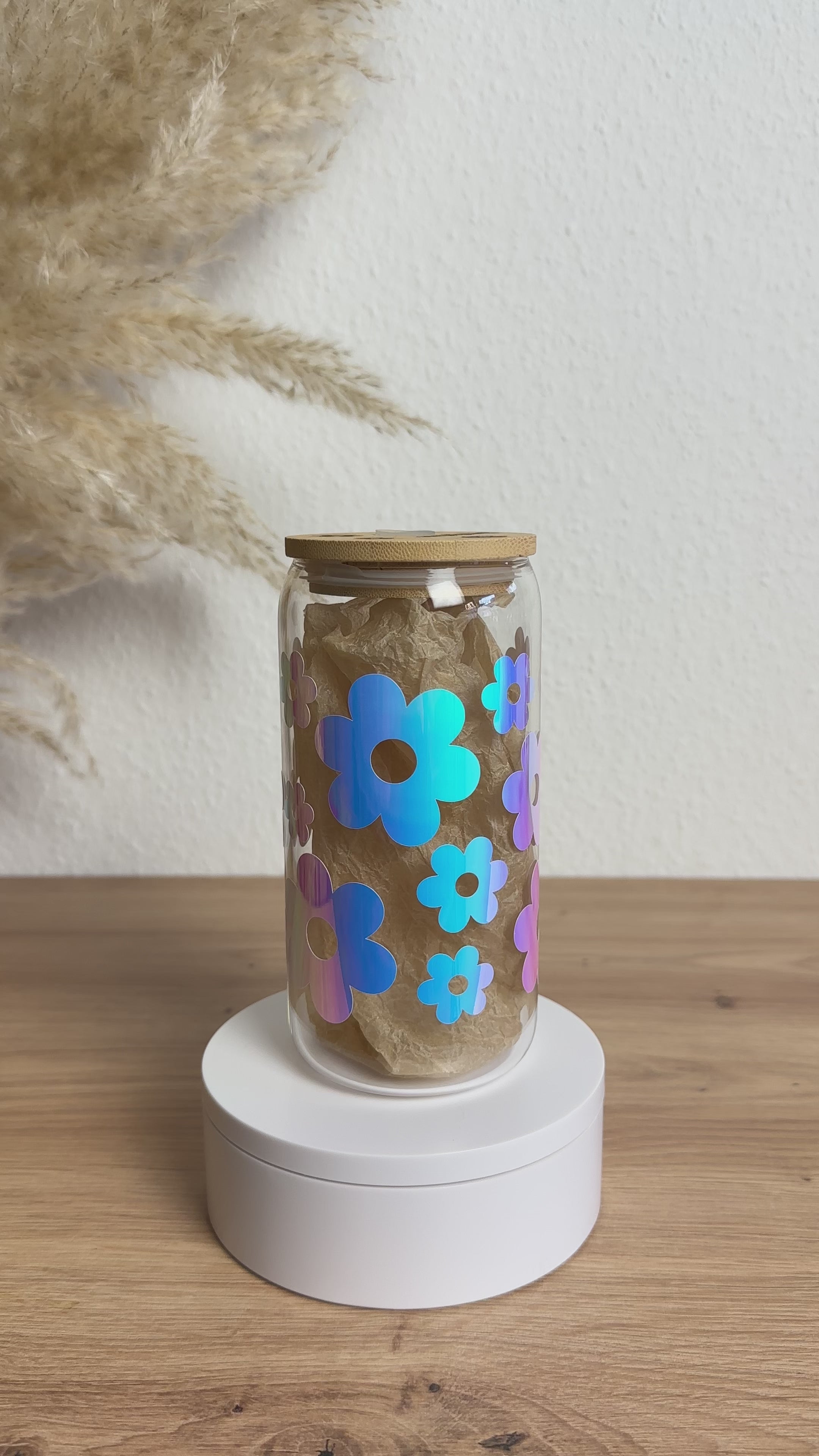 Glasbecher_Daisy_holo_opal_white_ohne_Strohhalm_Video