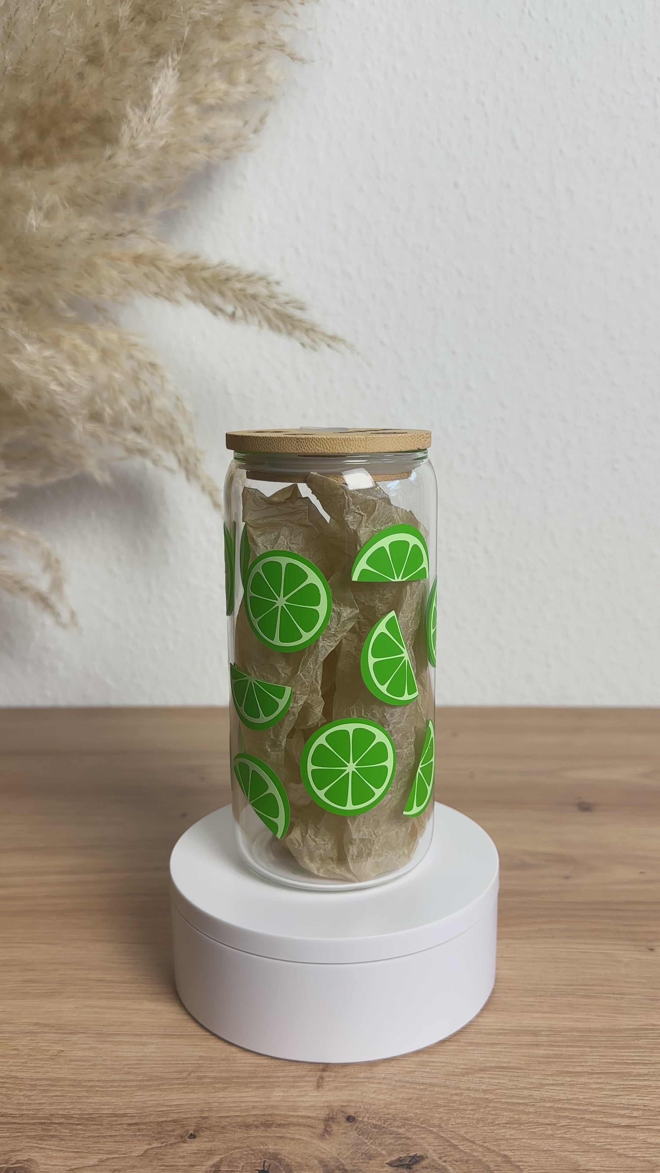 Glasbecher_Früchte_Limettenscheiben_ohne_Strohhalm_Video