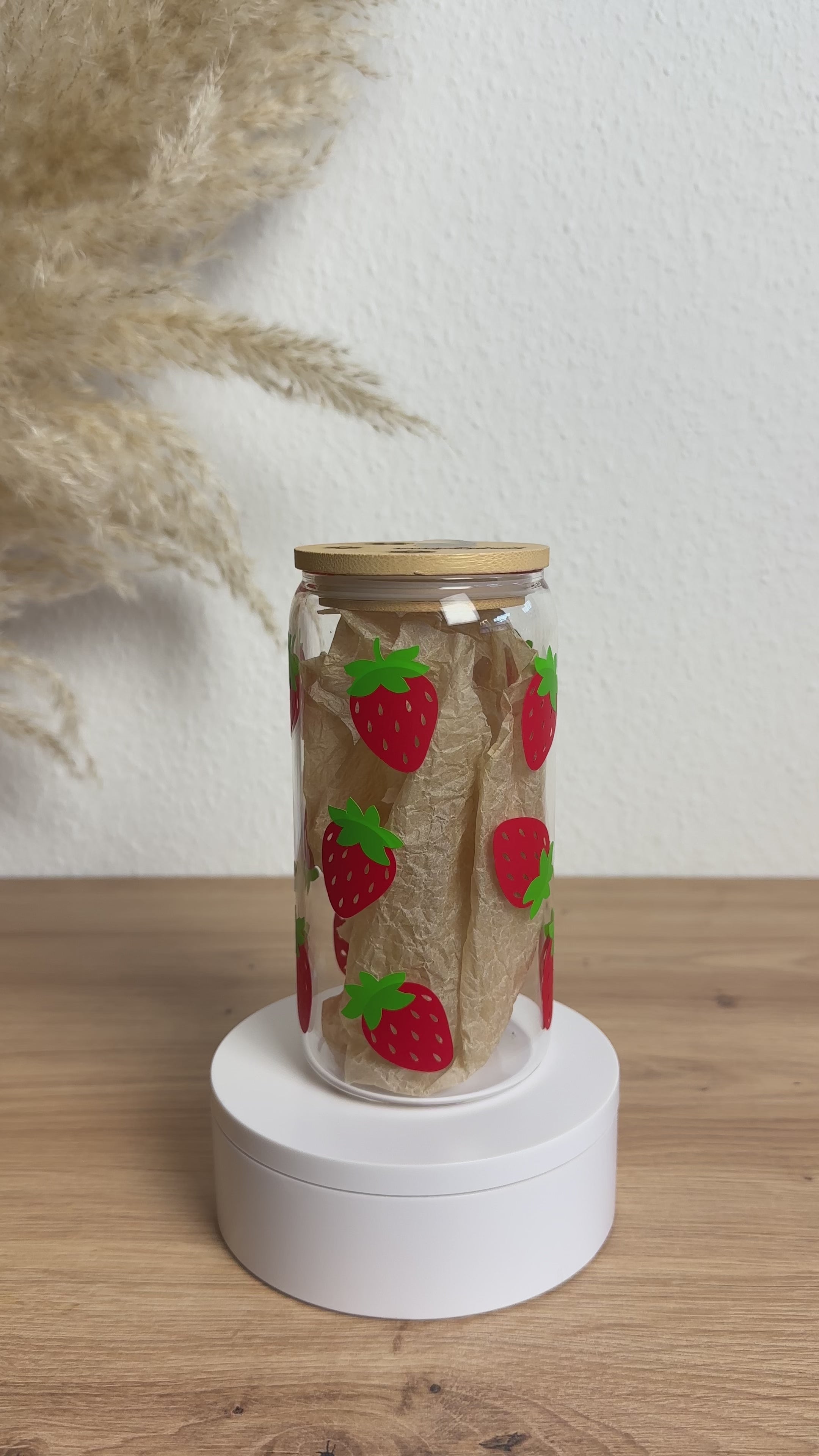 Glasbecher_Früchte_Erdbeeren_ohne_Strohhalm_Video