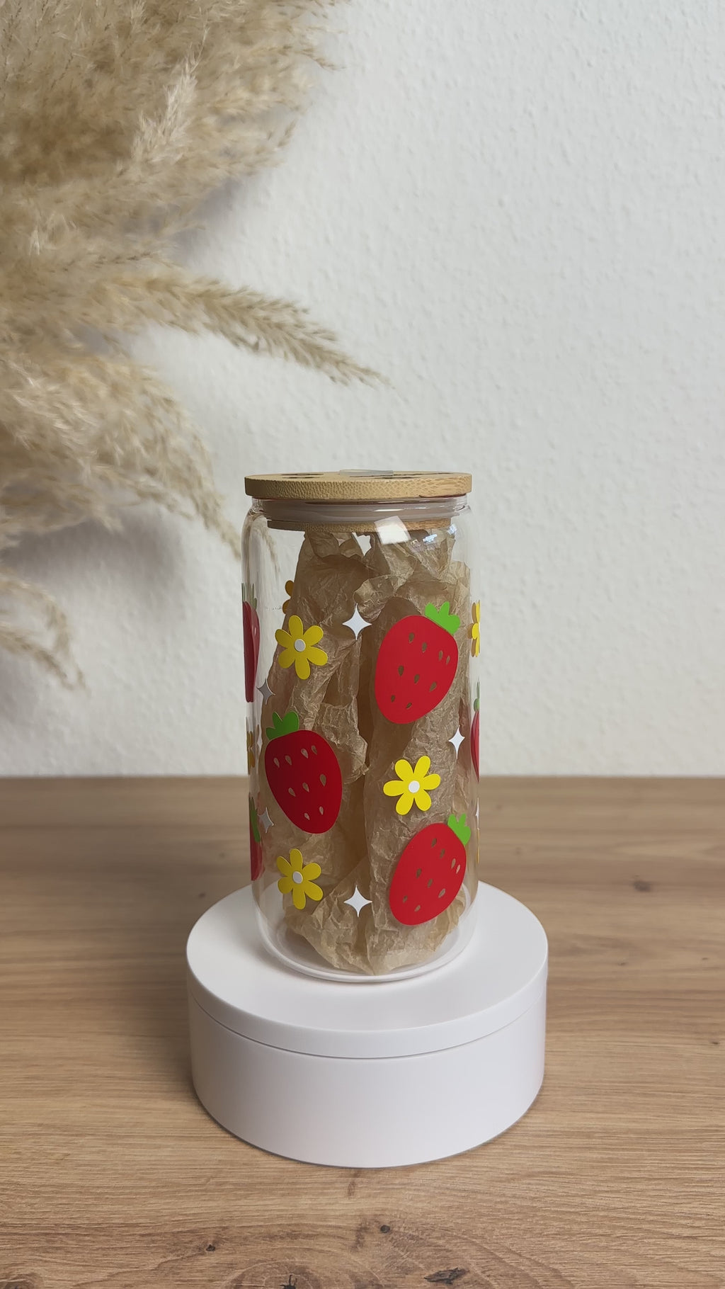 Glasbecher_Früchte_Erdbeeren_Blumen_ohne_Strohhalm_Video