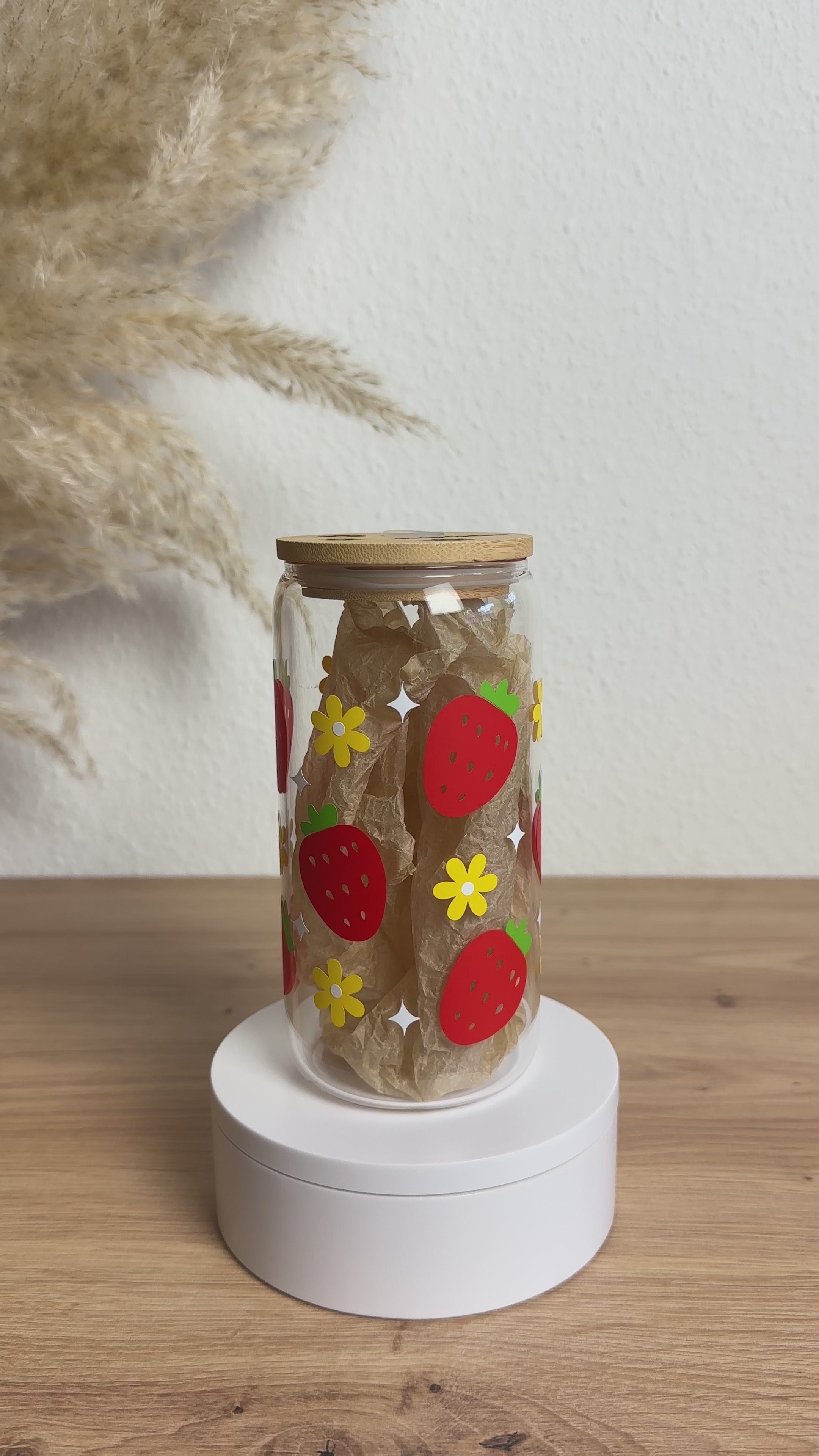 Glasbecher_Früchte_Erdbeeren_Blumen_ohne_Strohhalm_Video
