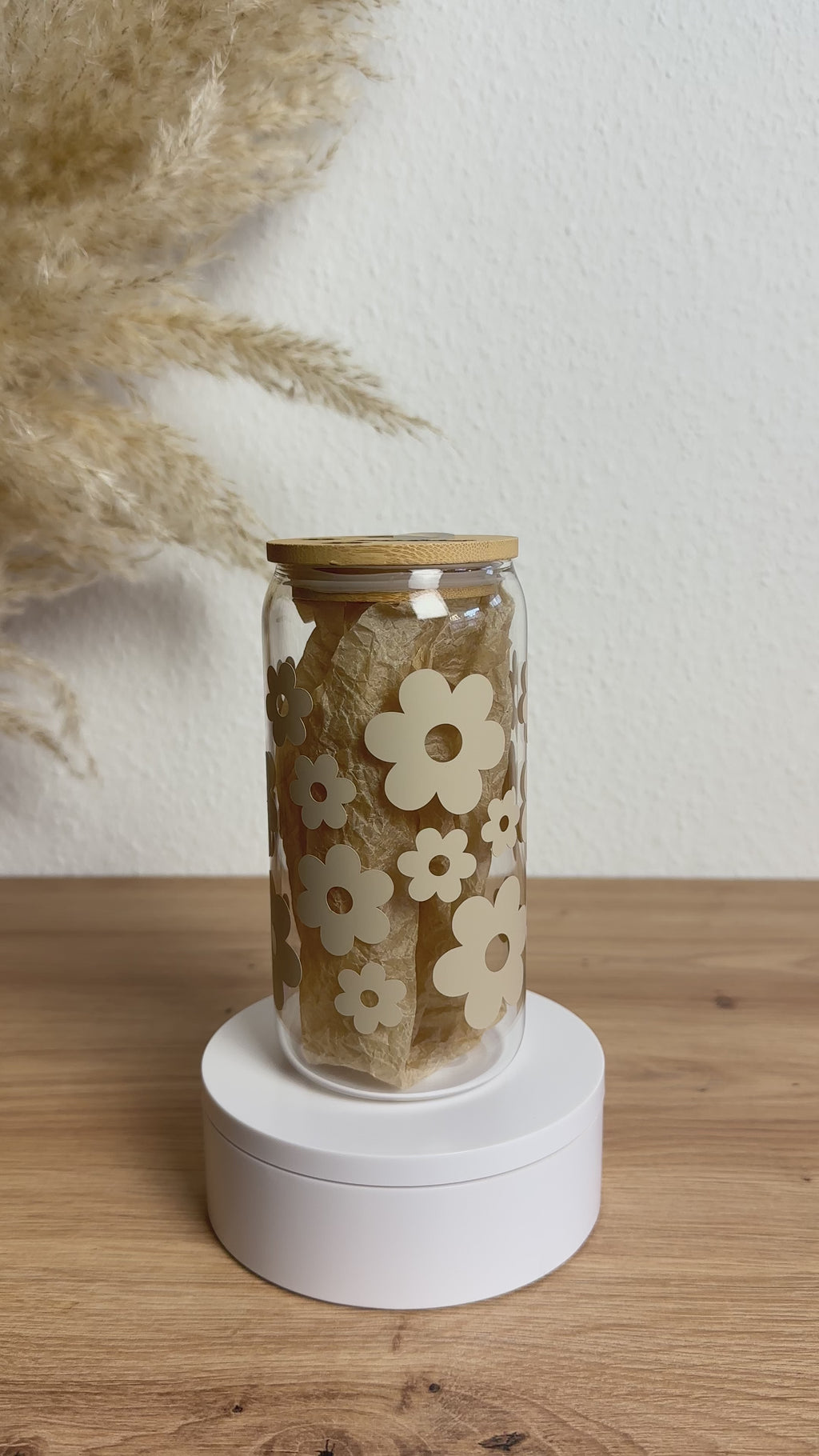 Glasbecher_Daisy_dunkelbeige_ohne_Strohhalm_Video
