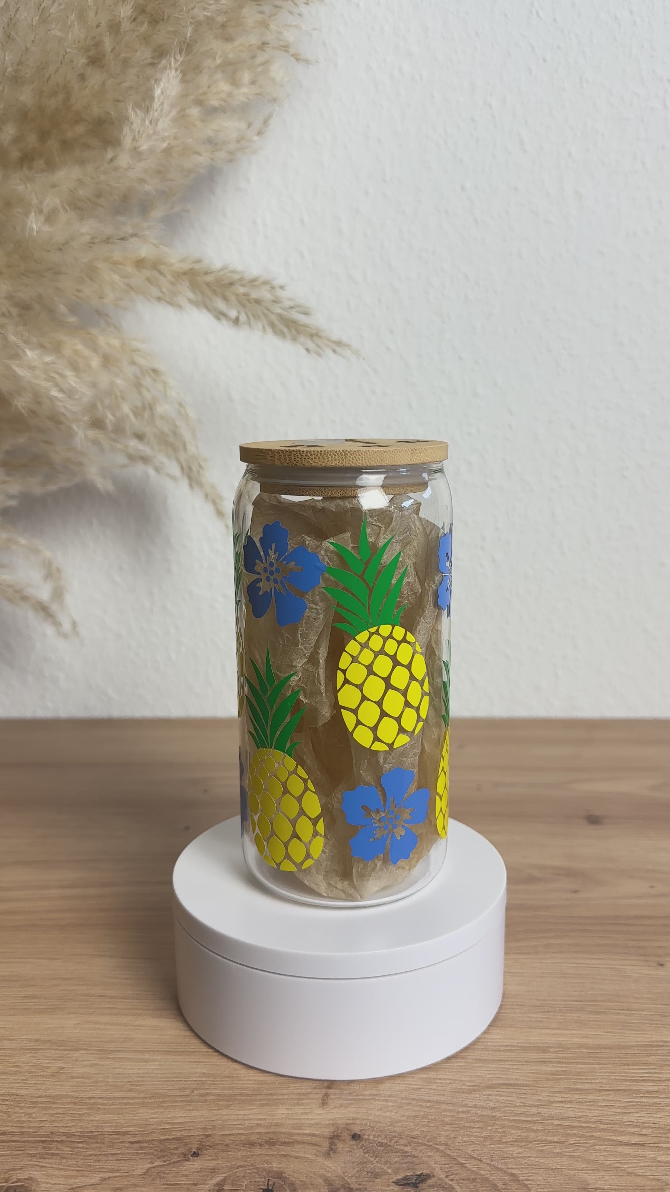 Glasbecher_Früchte_Ananas_ohne_Strohhalm_Video