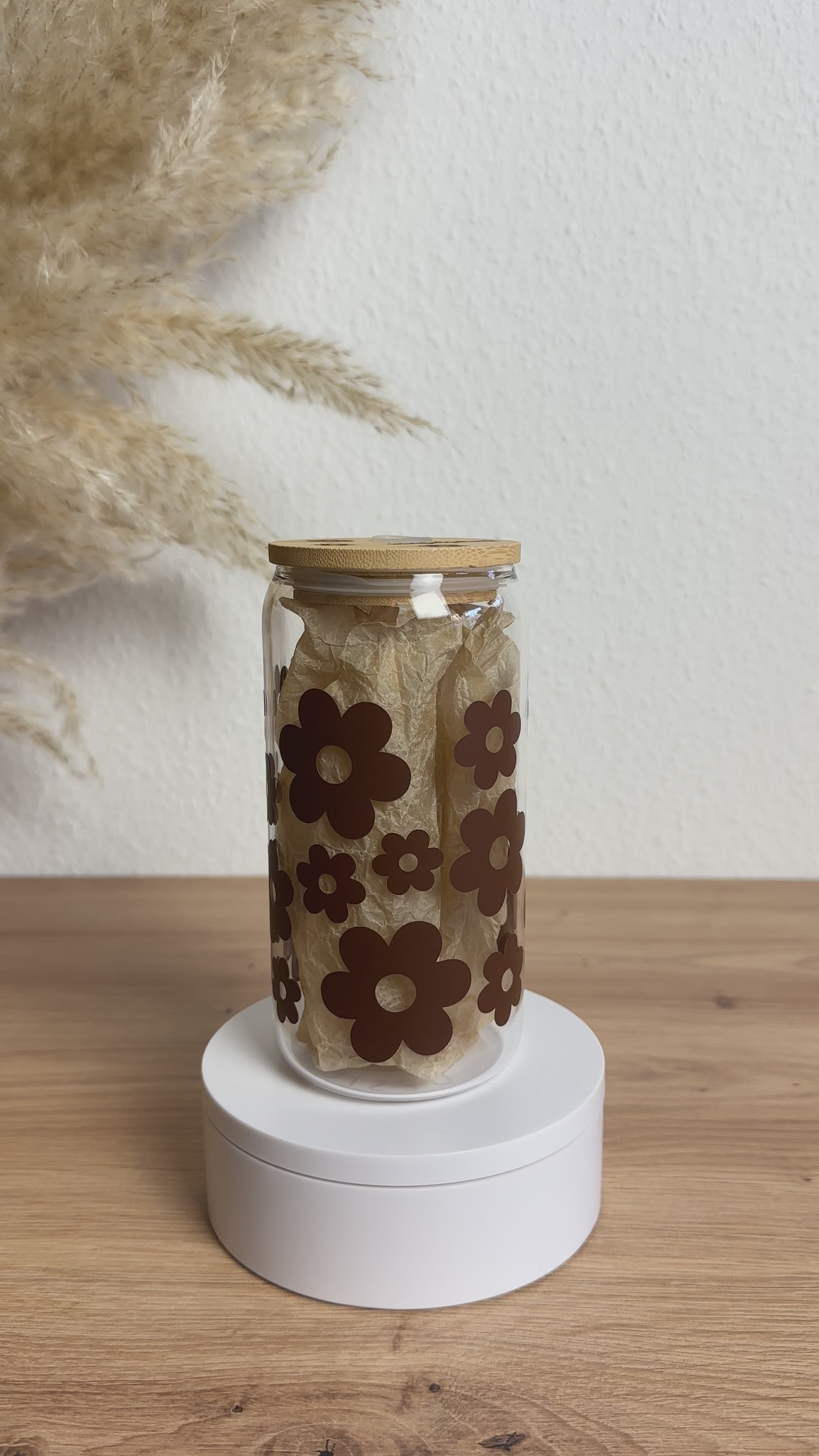 Glasbecher_Daisy_nougatbraun_ohne_Strohhalm_Video