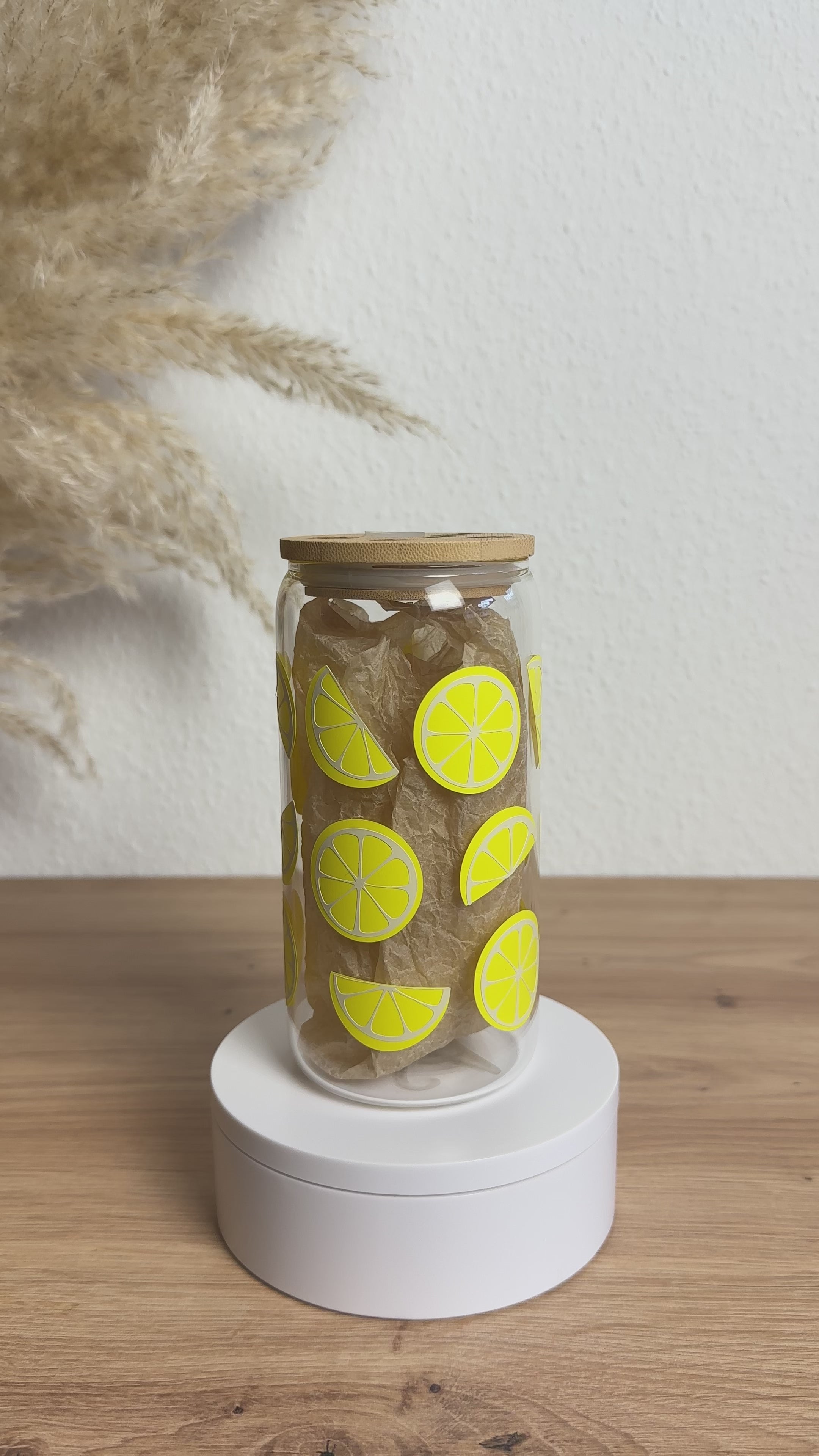 Glasbecher_Früchte_Zitronenscheiben_ohne_Strohhalm_Video